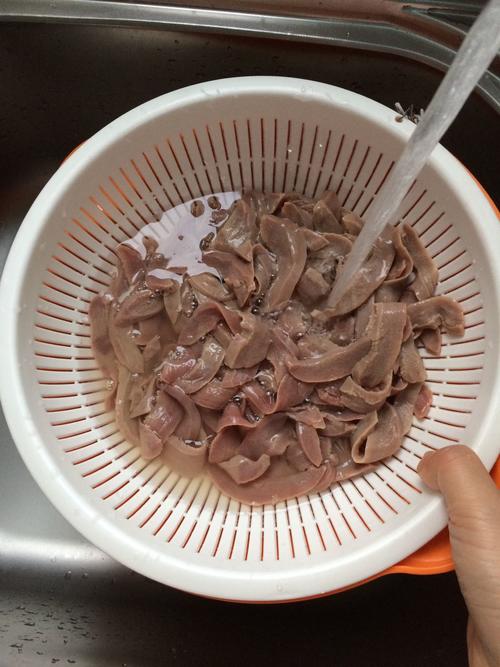 【秘制红汤猪腰】