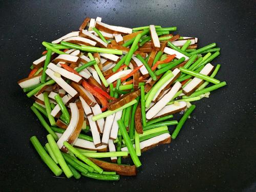 【香干炒蒜苔】