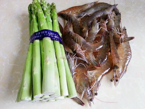 【芦笋炒虾仁】