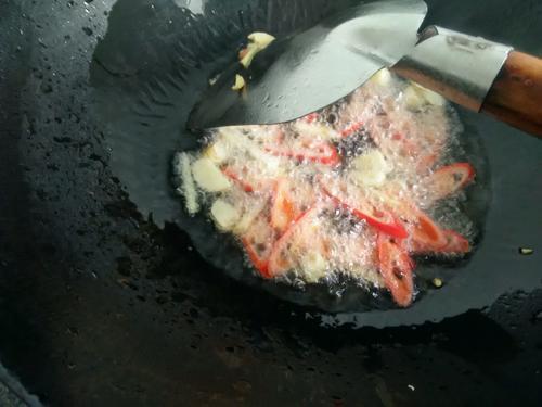 【蒜香葱油基围虾】