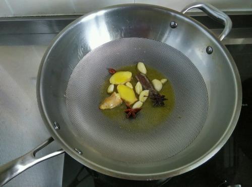 【高压锅炖排骨】