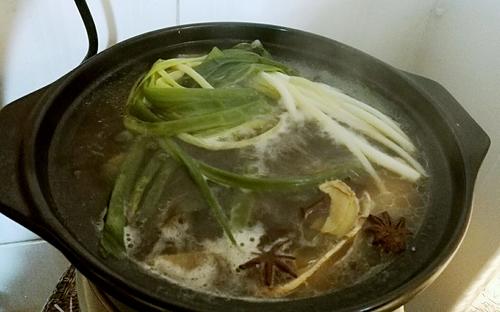 【药膳山药炖猪蹄】