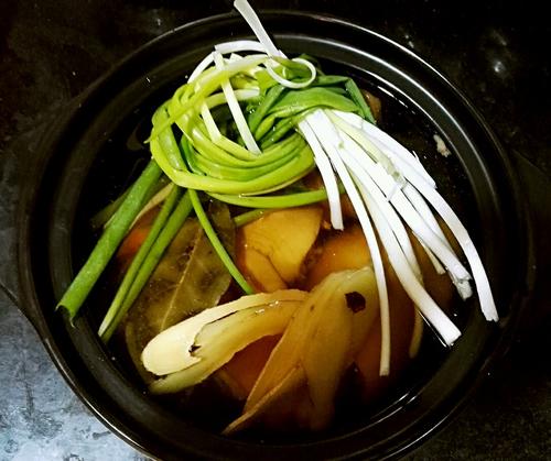 【药膳山药炖猪蹄】