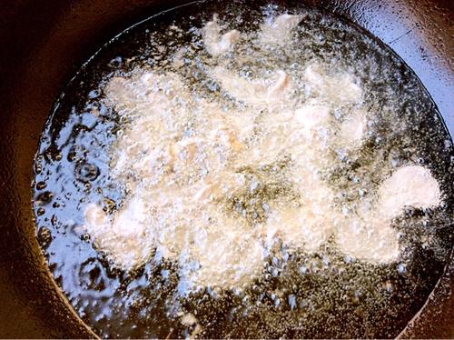 【过油肉土豆片】