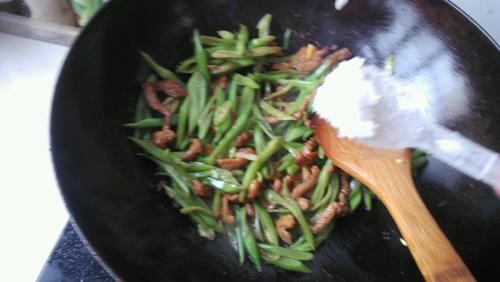 【芸豆角炒肉丝】