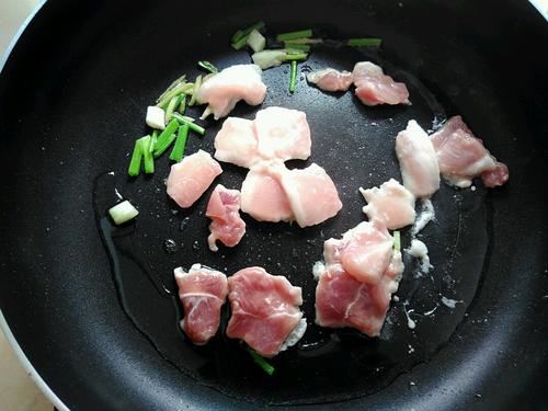 【土豆片尖椒炒肉】