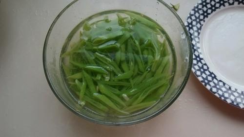 【芸豆角炒肉丝】