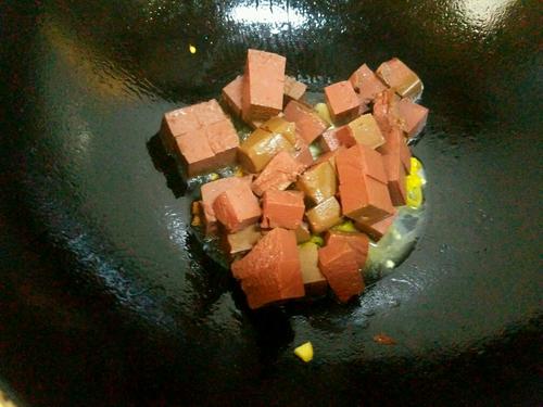 【鸭血烧油豆腐】