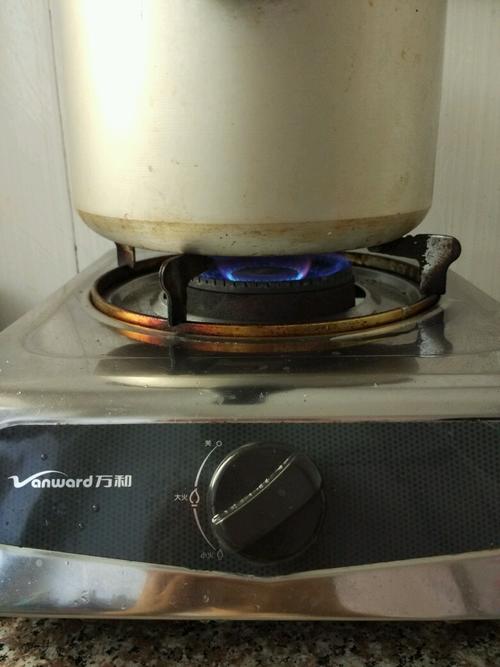 【黄豆焖猪蹄】