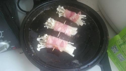【培根金针菇卷】
