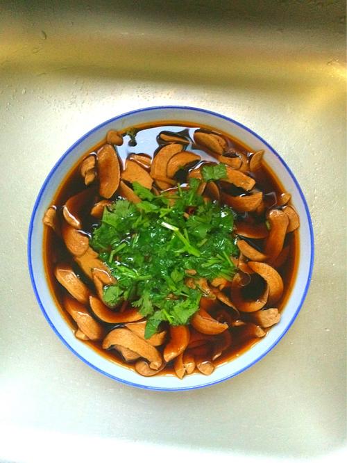 【秘制红汤猪腰】