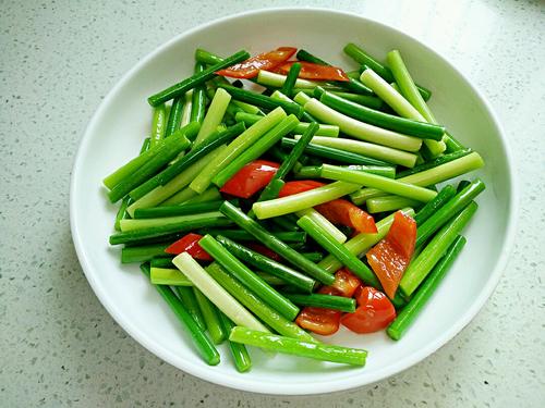 【蒜苔炒鸭片】