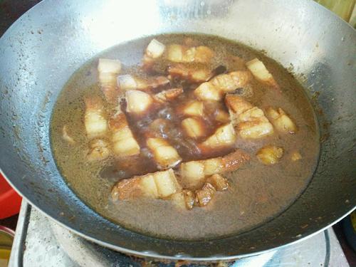 【栗子红烧肉】