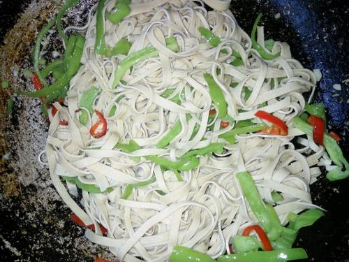 【青椒炒豆腐皮】