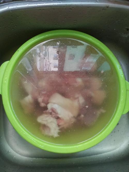 【黄豆焖猪蹄】