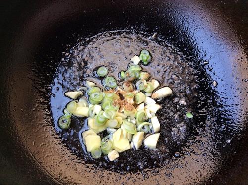 【过油肉土豆片】