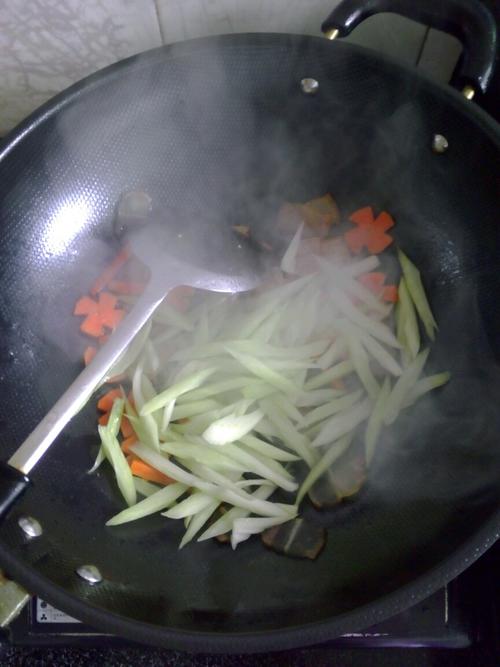 【西芹炒腊肉】