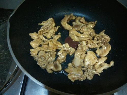 【彩椒炒鸡肉】