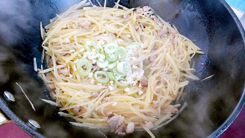 【肉丁土豆丝】