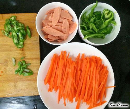 【胡萝卜火腿肠/宫子城】