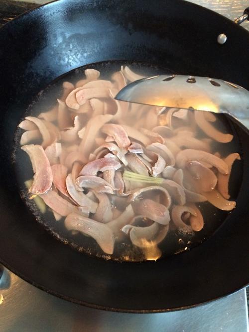 【秘制红汤猪腰】