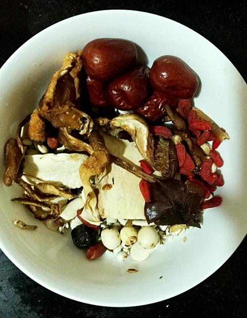 【药膳山药炖猪蹄】