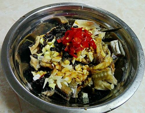 【蒜蓉豉汁蒸鲮鱼干】