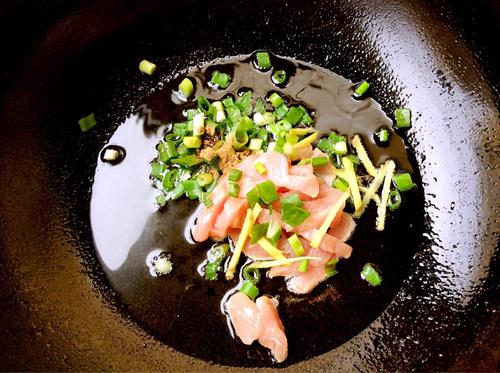 【彩椒过油土豆条】