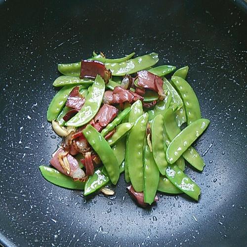 【荷兰豆炒腊肉】