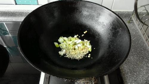 【木耳炒小白菜】