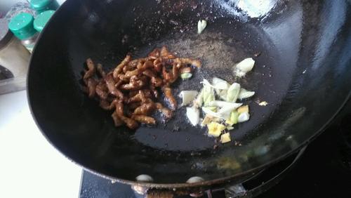 【芸豆角炒肉丝】