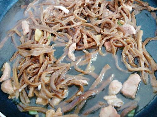 【肉炒萝卜干】