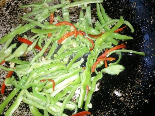 【青椒炒豆腐皮】