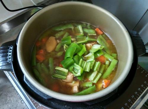 【高压锅炖排骨】