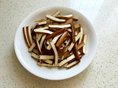 【香干炒蒜苔】