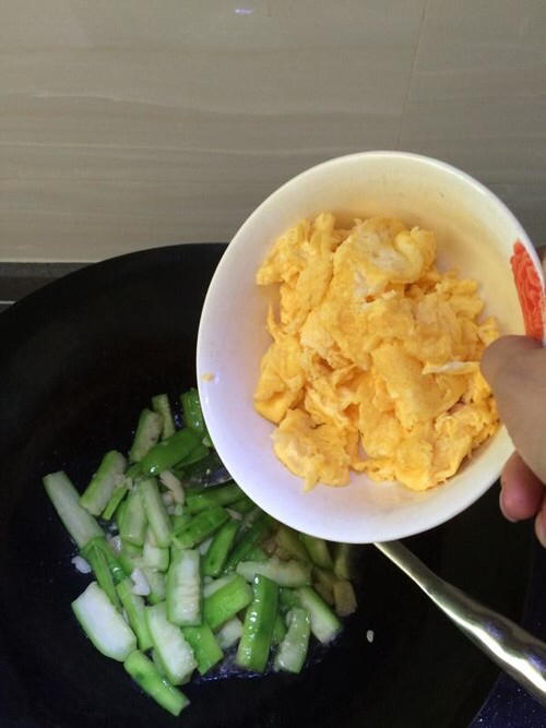 【丝瓜炒鸡蛋】