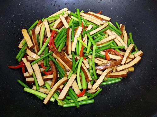 【香干炒蒜苔】