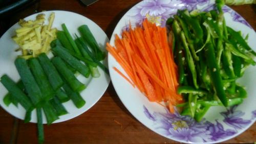 【青椒胡萝卜炒鸡丝】