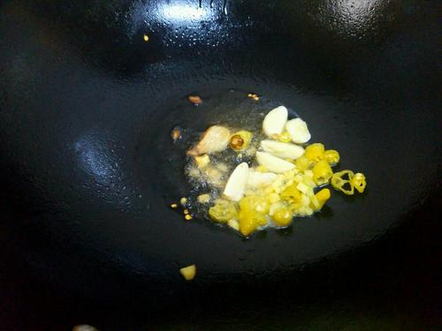 【鸭血烧油豆腐】