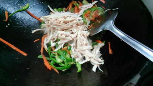 【青椒胡萝卜炒鸡丝】