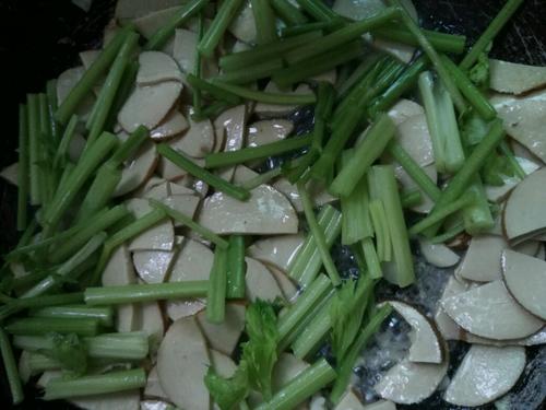 【芹菜炒豆腐干】