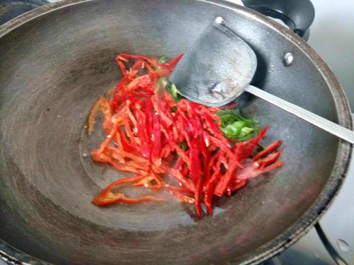 【辣椒猪耳朵】