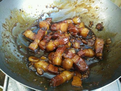 【栗子红烧肉】