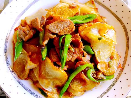 【过油肉土豆片】