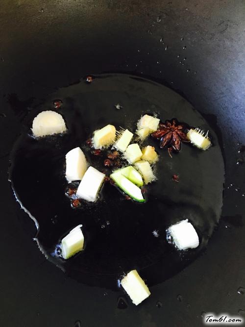 【土豆萝卜炖牛肉】