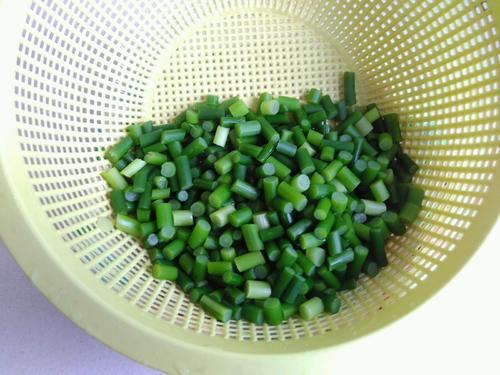 【蒜苗炒香肠】