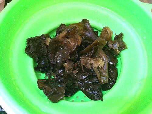 【木耳炒油菜】