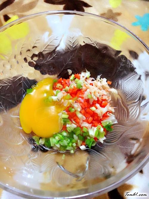 【虾皮胡萝卜鸡蛋碎（宝宝高钙高蛋白食谱）】