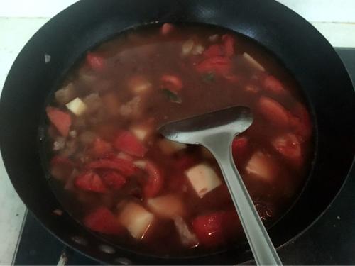 【土豆牛腩煲】