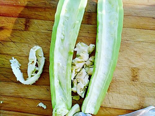 【核桃仁炒苦瓜】